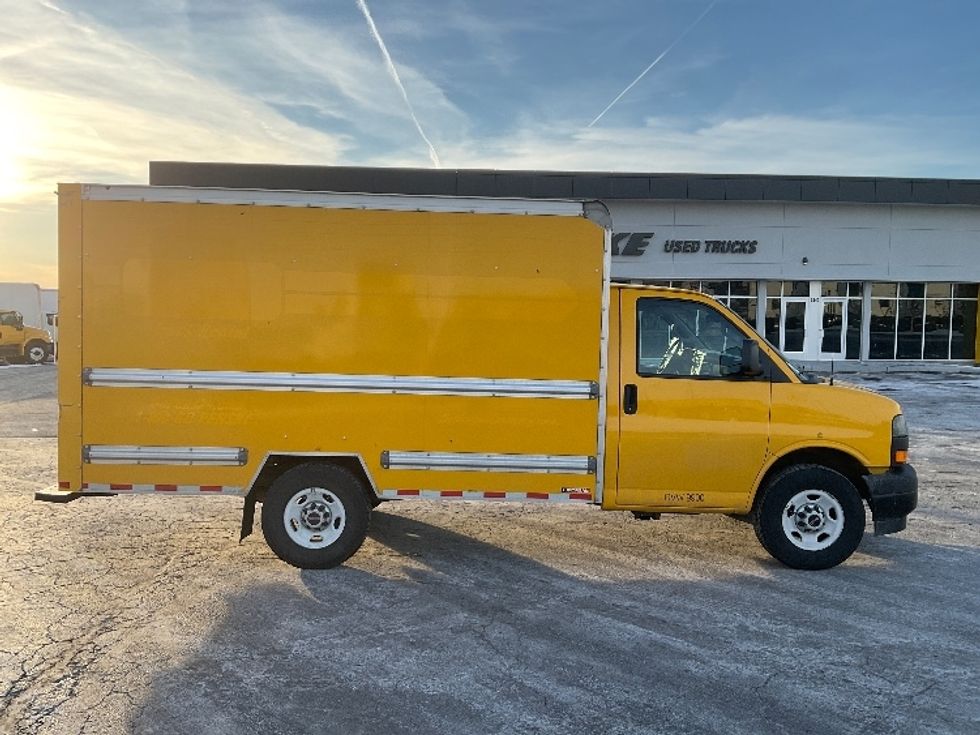 Light Duty Box Truck-Light and Medium Duty Trucks-GMC-2021-Savana G33503-Kansas City-MO-117,089\n\t\tmiles-$ 25,000 - Image 15
