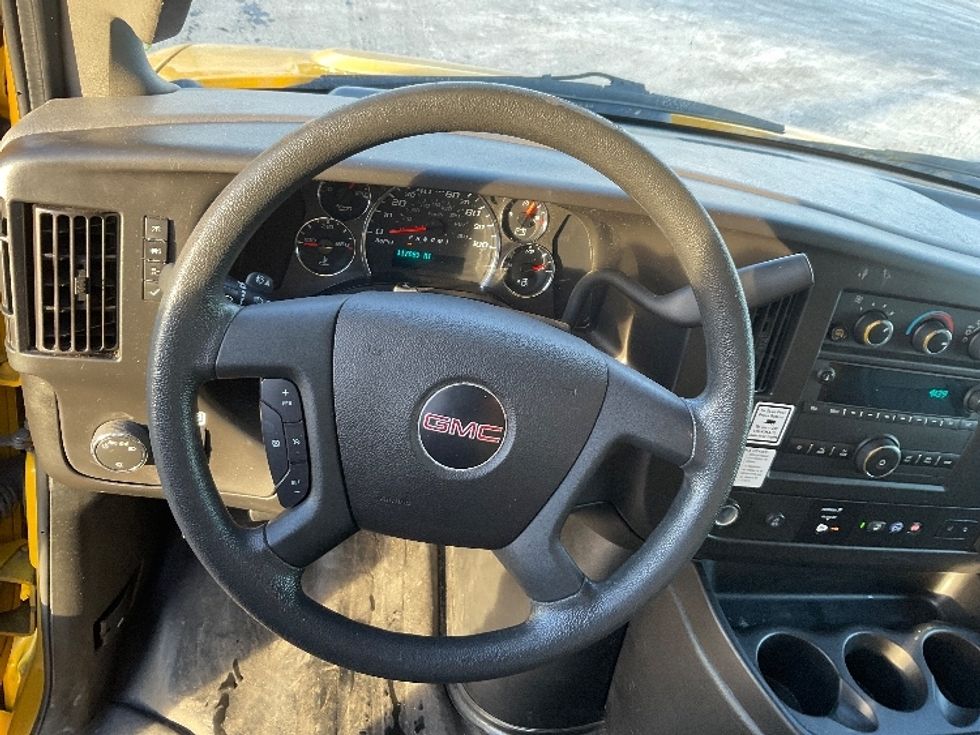 Light Duty Box Truck-Light and Medium Duty Trucks-GMC-2021-Savana G33503-Kansas City-MO-117,089\n\t\tmiles-$ 25,000 - Image 16