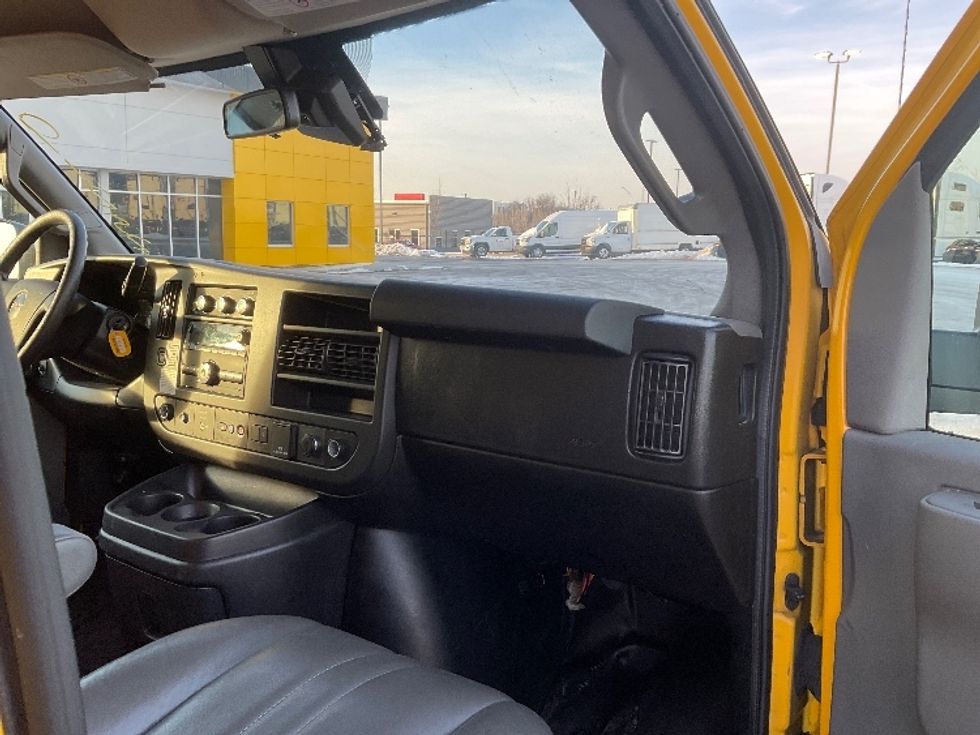 Light Duty Box Truck-Light and Medium Duty Trucks-GMC-2021-Savana G33503-Kansas City-MO-117,089\n\t\tmiles-$ 25,000 - Image 19