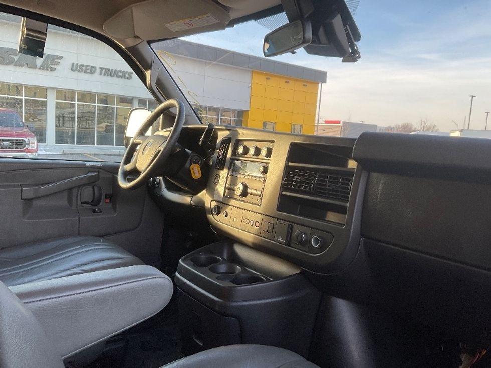 Light Duty Box Truck-Light and Medium Duty Trucks-GMC-2021-Savana G33503-Kansas City-MO-117,089\n\t\tmiles-$ 25,000 - Image 21