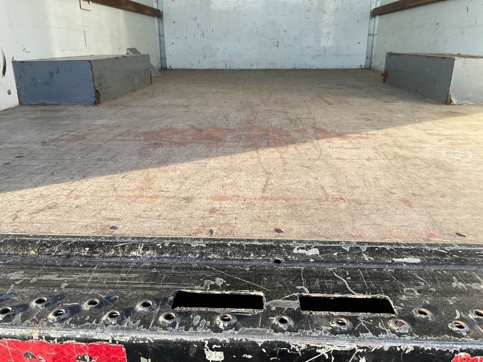 Light Duty Box Truck-Light and Medium Duty Trucks-GMC-2021-Savana G33503-Kansas City-MO-117,089\n\t\tmiles-$ 25,000 - Image 9