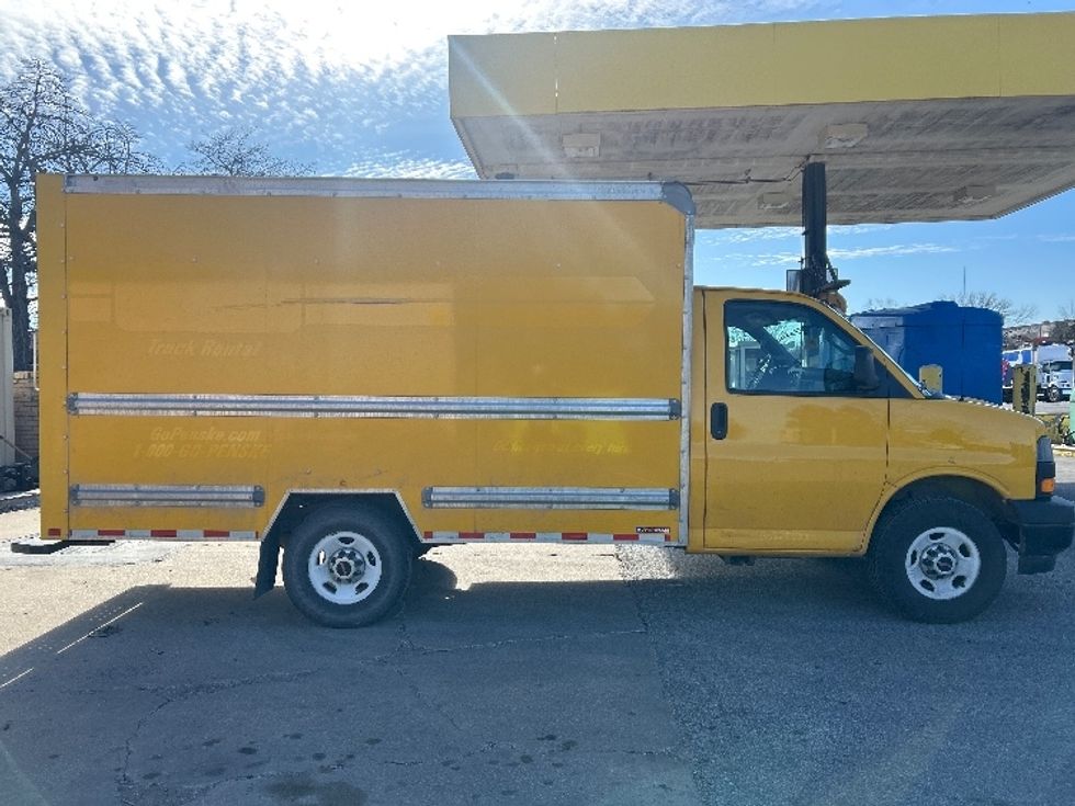 Light Duty Box Truck-Light and Medium Duty Trucks-GMC-2021-Savana G33503-Kansas City-MO-122,352\n\t\tmiles-$ 24,250 - Image 15