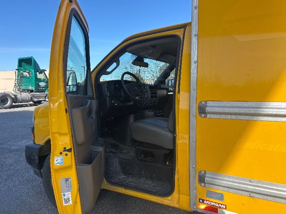 Light Duty Box Truck-Light and Medium Duty Trucks-GMC-2021-Savana G33503-Kansas City-MO-122,352\n\t\tmiles-$ 24,250 - Image 16