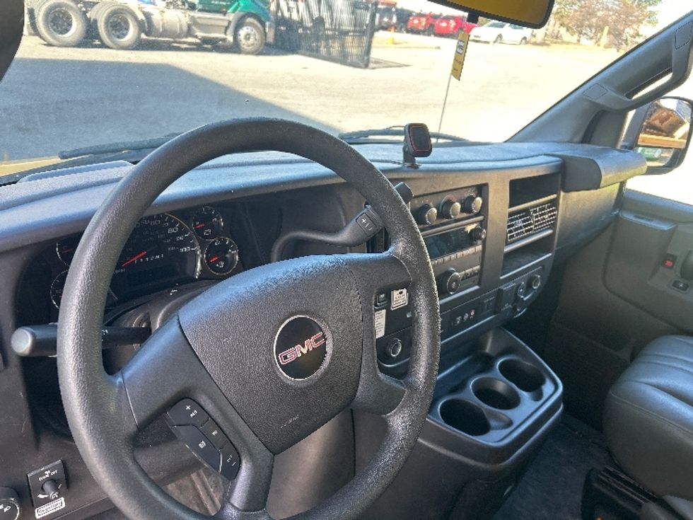 Light Duty Box Truck-Light and Medium Duty Trucks-GMC-2021-Savana G33503-Kansas City-MO-122,352\n\t\tmiles-$ 24,250 - Image 17