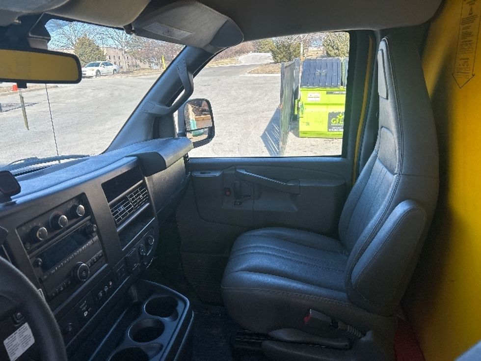 Light Duty Box Truck-Light and Medium Duty Trucks-GMC-2021-Savana G33503-Kansas City-MO-122,352\n\t\tmiles-$ 24,250 - Image 19