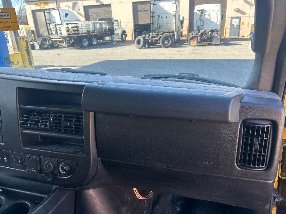 Light Duty Box Truck-Light and Medium Duty Trucks-GMC-2021-Savana G33503-Kansas City-MO-122,352\n\t\tmiles-$ 24,250 - Image 21