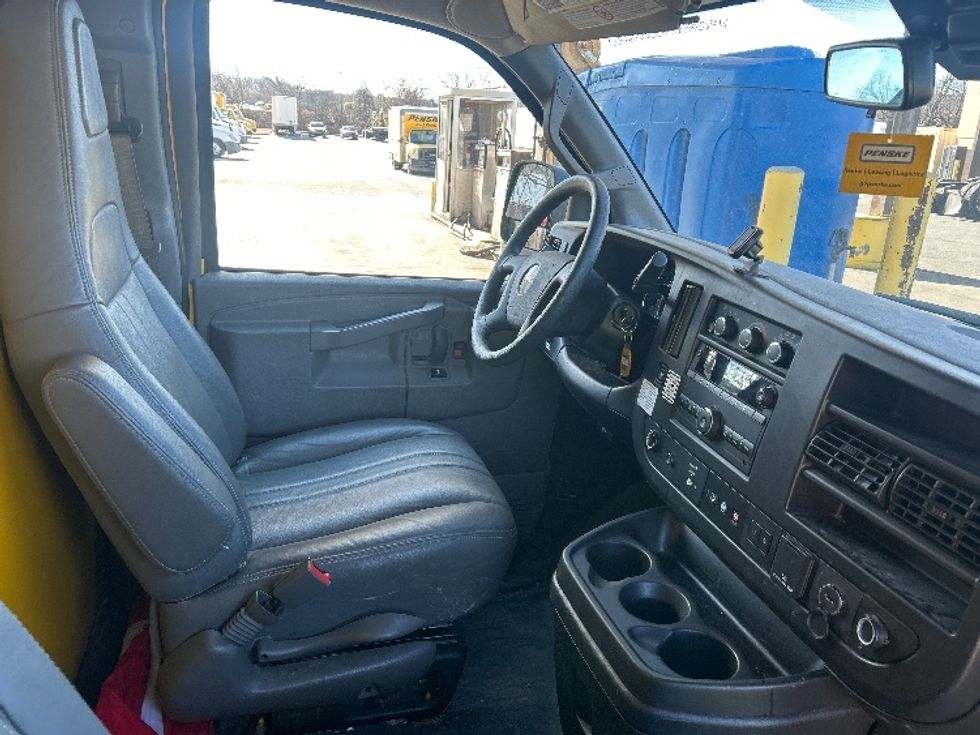 Light Duty Box Truck-Light and Medium Duty Trucks-GMC-2021-Savana G33503-Kansas City-MO-122,352\n\t\tmiles-$ 24,250 - Image 22