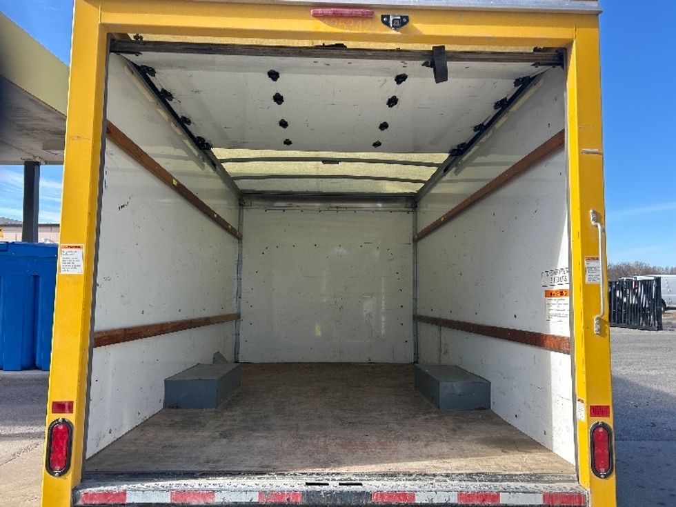 Light Duty Box Truck-Light and Medium Duty Trucks-GMC-2021-Savana G33503-Kansas City-MO-122,352\n\t\tmiles-$ 24,250 - Image 8