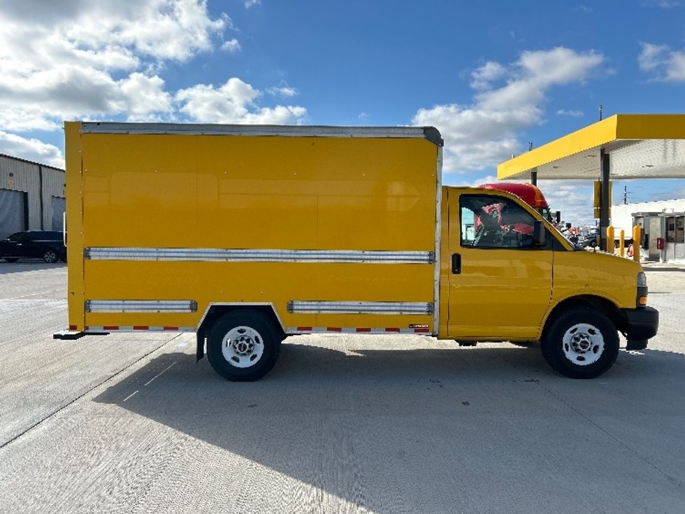 Light Duty Box Truck-Light and Medium Duty Trucks-GMC-2021-Savana G33503-Katy-TX-105,485\n\t\tmiles-$ 25,750 - Image 14