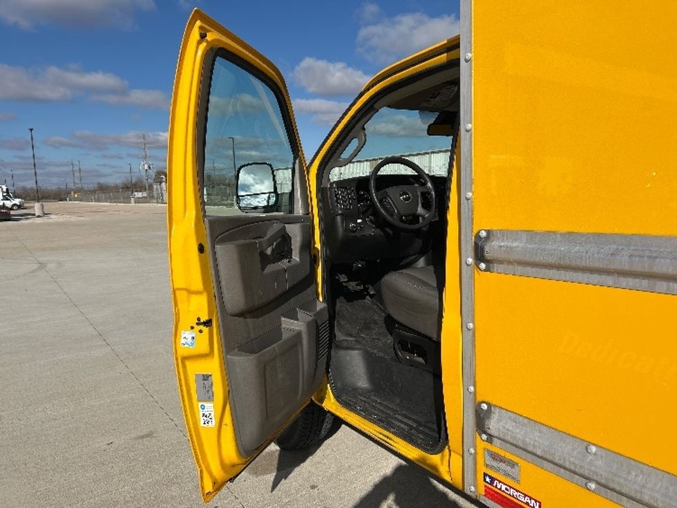 Light Duty Box Truck-Light and Medium Duty Trucks-GMC-2021-Savana G33503-Katy-TX-105,485\n\t\tmiles-$ 25,750 - Image 15