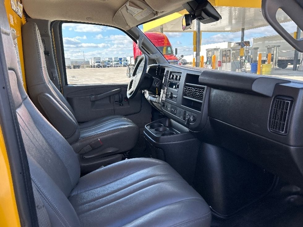 Light Duty Box Truck-Light and Medium Duty Trucks-GMC-2021-Savana G33503-Katy-TX-105,485\n\t\tmiles-$ 25,750 - Image 21