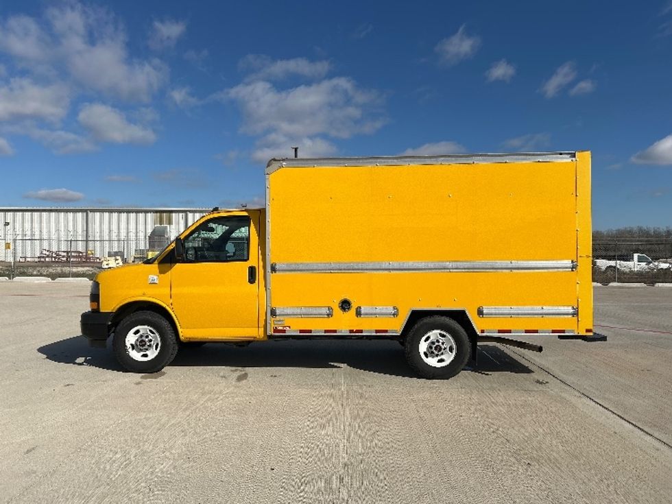 Light Duty Box Truck-Light and Medium Duty Trucks-GMC-2021-Savana G33503-Katy-TX-105,485\n\t\tmiles-$ 25,750 - Image 4