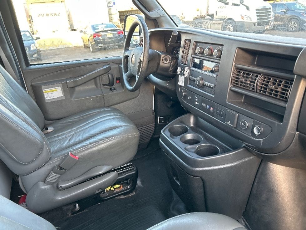 Light Duty Box Truck-Light and Medium Duty Trucks-GMC-2021-Savana G33503-Kearny-NJ-106,229\n\t\tmiles-$ 27,250 - Image 19