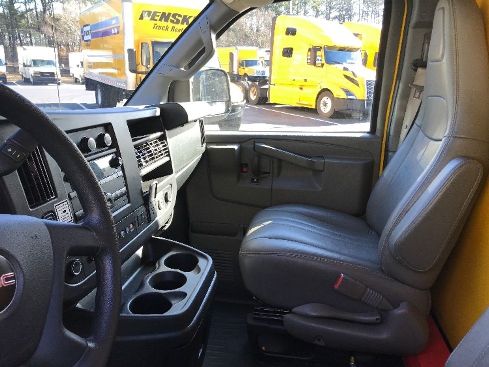 Light Duty Box Truck-Light and Medium Duty Trucks-GMC-2021-Savana G33503-Kennesaw-GA-104,465\n\t\tmiles-$ 26,250 - Image 19