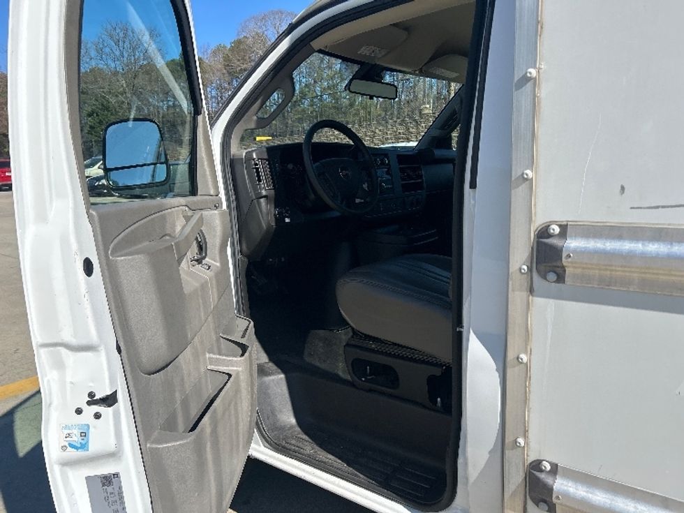 Light Duty Box Truck-Light and Medium Duty Trucks-GMC-2021-Savana G33503-Kennesaw-GA-105,164\n\t\tmiles-$ 29,500 - Image 15