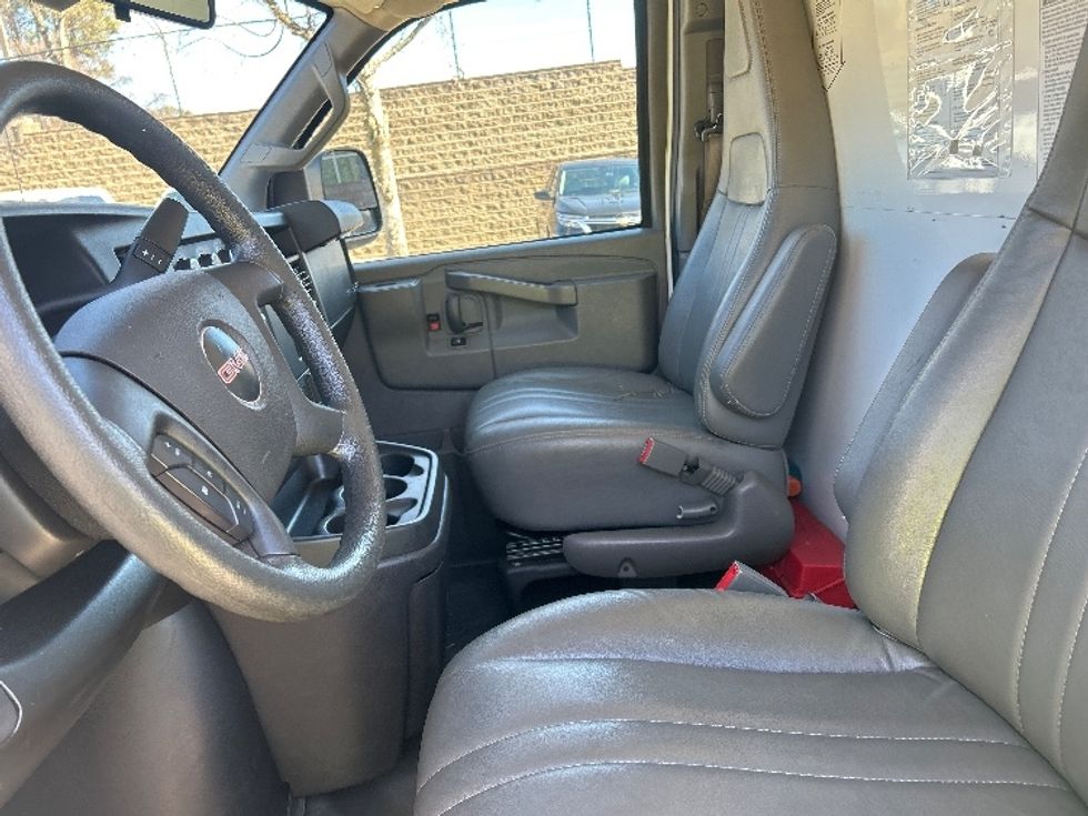 Light Duty Box Truck-Light and Medium Duty Trucks-GMC-2021-Savana G33503-Kennesaw-GA-105,164\n\t\tmiles-$ 29,500 - Image 18