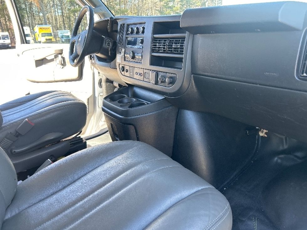 Light Duty Box Truck-Light and Medium Duty Trucks-GMC-2021-Savana G33503-Kennesaw-GA-105,164\n\t\tmiles-$ 29,500 - Image 21