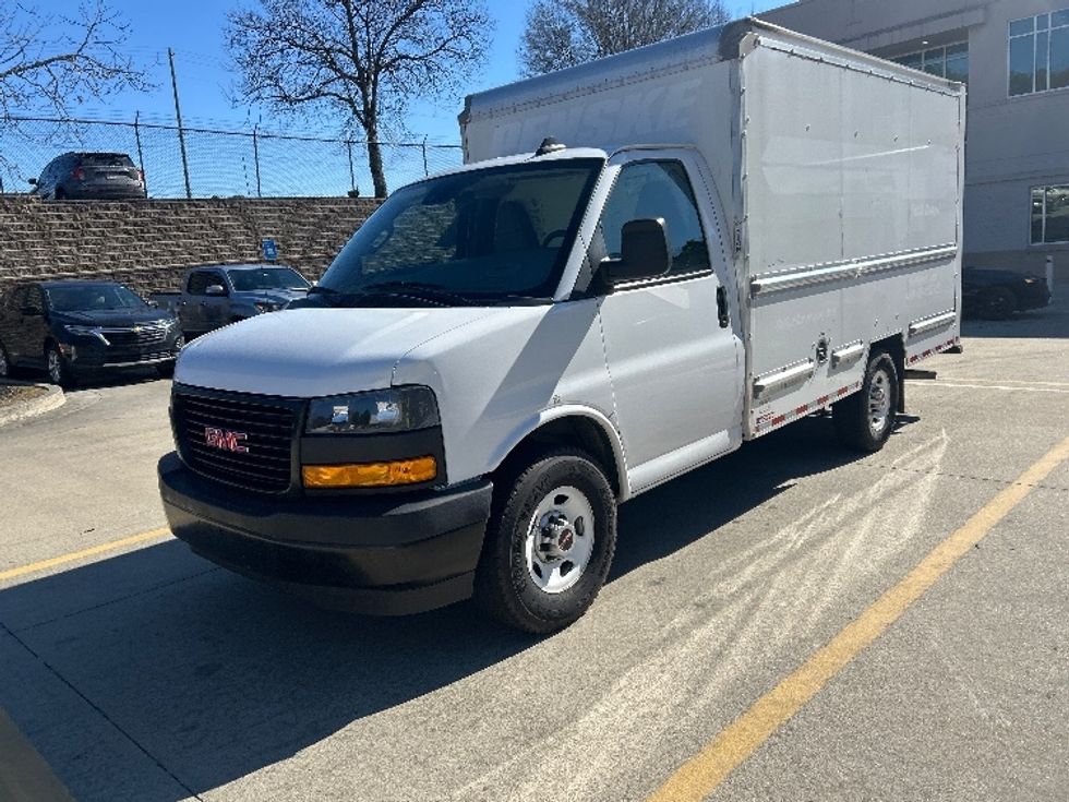 Light Duty Box Truck-Light and Medium Duty Trucks-GMC-2021-Savana G33503-Kennesaw-GA-105,164\n\t\tmiles-$ 29,500 - Image 3