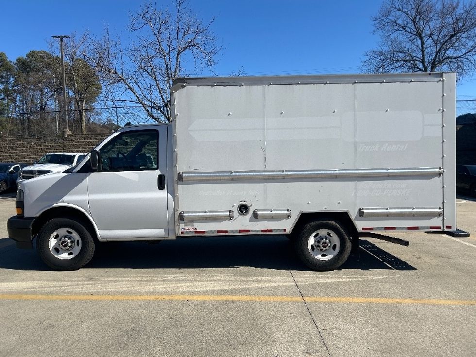 Light Duty Box Truck-Light and Medium Duty Trucks-GMC-2021-Savana G33503-Kennesaw-GA-105,164\n\t\tmiles-$ 29,500 - Image 4