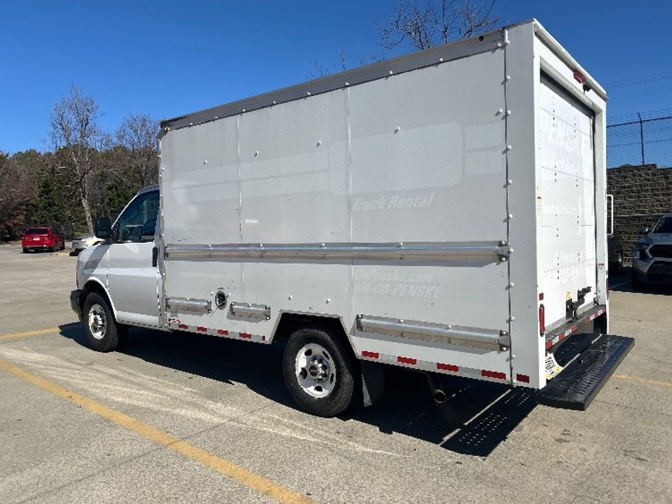Light Duty Box Truck-Light and Medium Duty Trucks-GMC-2021-Savana G33503-Kennesaw-GA-105,164\n\t\tmiles-$ 29,500 - Image 6