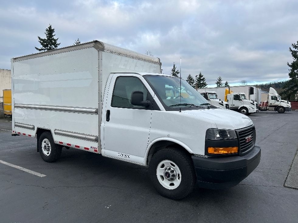 Light Duty Box Truck-Light and Medium Duty Trucks-GMC-2021-Savana G33503-Kent-WA-110,816\n\t\tmiles-$ 29,000 - Image 1