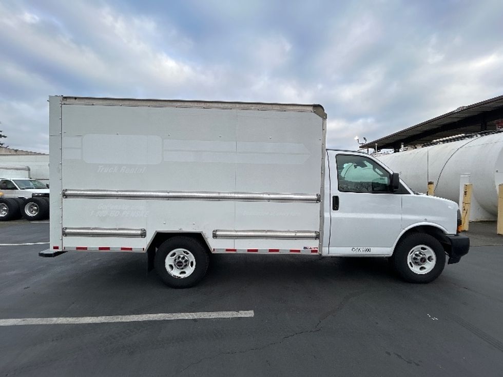 Light Duty Box Truck-Light and Medium Duty Trucks-GMC-2021-Savana G33503-Kent-WA-110,816\n\t\tmiles-$ 29,000 - Image 12