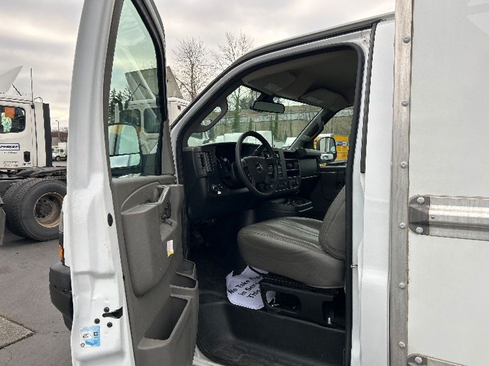 Light Duty Box Truck-Light and Medium Duty Trucks-GMC-2021-Savana G33503-Kent-WA-110,816\n\t\tmiles-$ 29,000 - Image 13