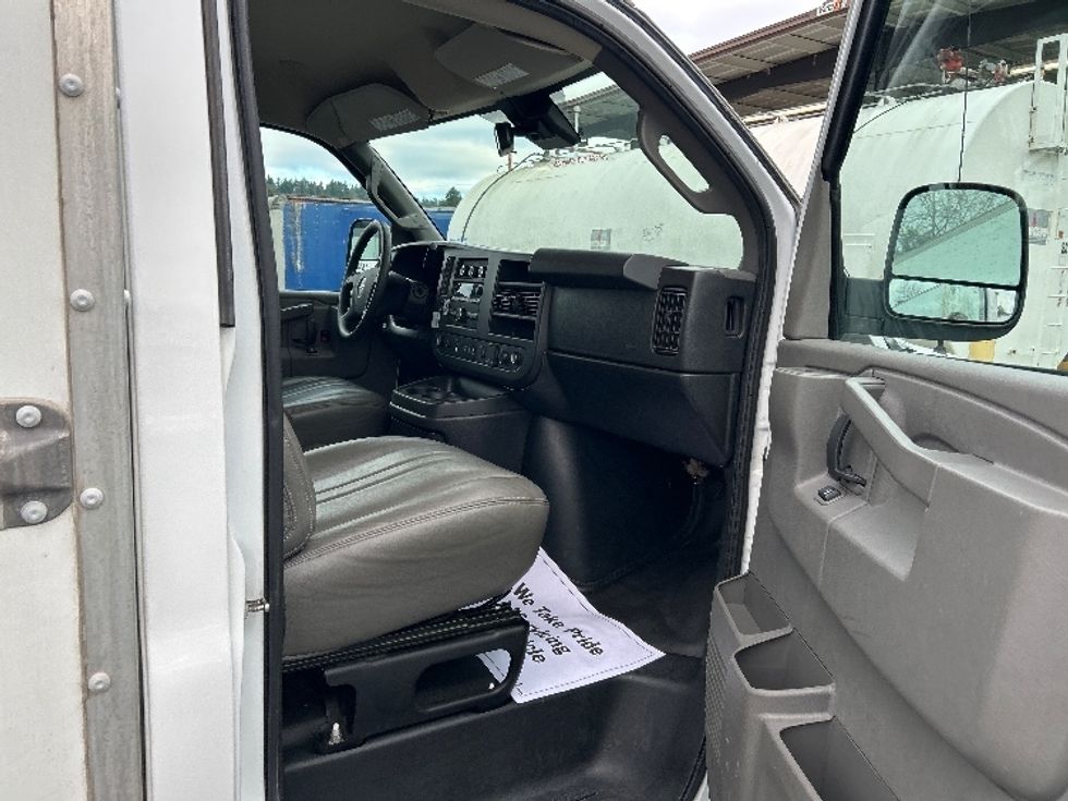 Light Duty Box Truck-Light and Medium Duty Trucks-GMC-2021-Savana G33503-Kent-WA-110,816\n\t\tmiles-$ 29,000 - Image 16
