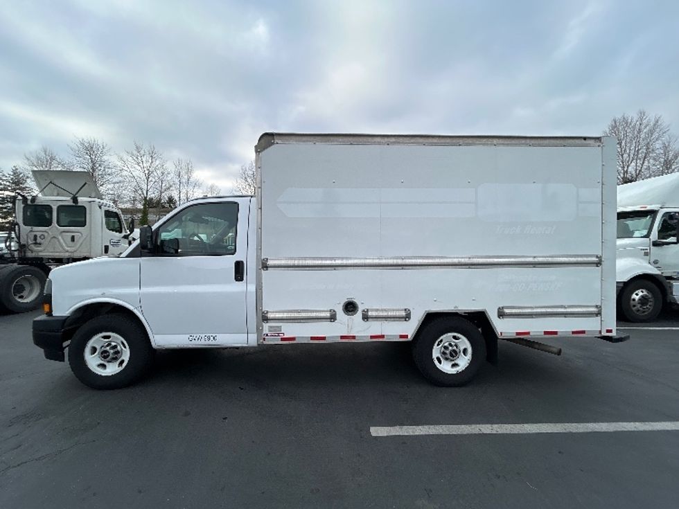 Light Duty Box Truck-Light and Medium Duty Trucks-GMC-2021-Savana G33503-Kent-WA-110,816\n\t\tmiles-$ 29,000 - Image 4