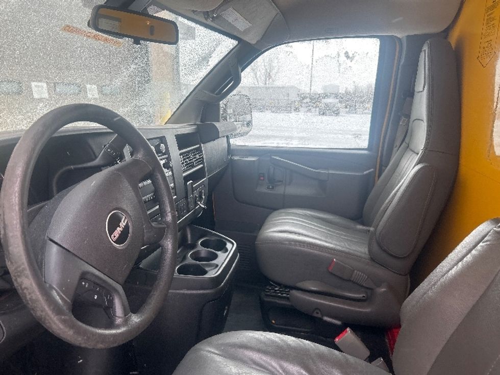 Light Duty Box Truck-Light and Medium Duty Trucks-GMC-2021-Savana G33503-Kentwood-MI-102,875\n\t\tmiles-$ 25,750 - Image 16