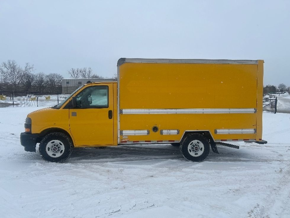 Light Duty Box Truck-Light and Medium Duty Trucks-GMC-2021-Savana G33503-Kentwood-MI-102,875\n\t\tmiles-$ 25,750 - Image 4