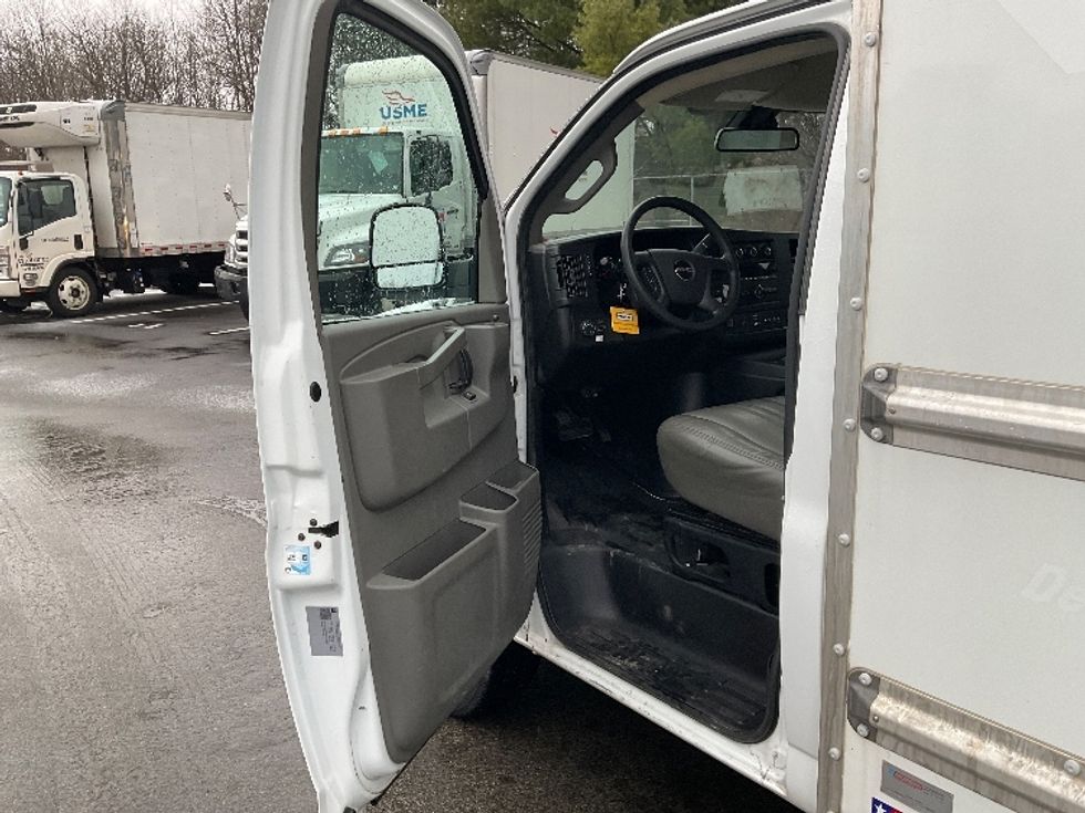Light Duty Box Truck-Light and Medium Duty Trucks-GMC-2021-Savana G33503-King Of Prussia-PA-115,861\n\t\tmiles-$ 26,250 - Image 16