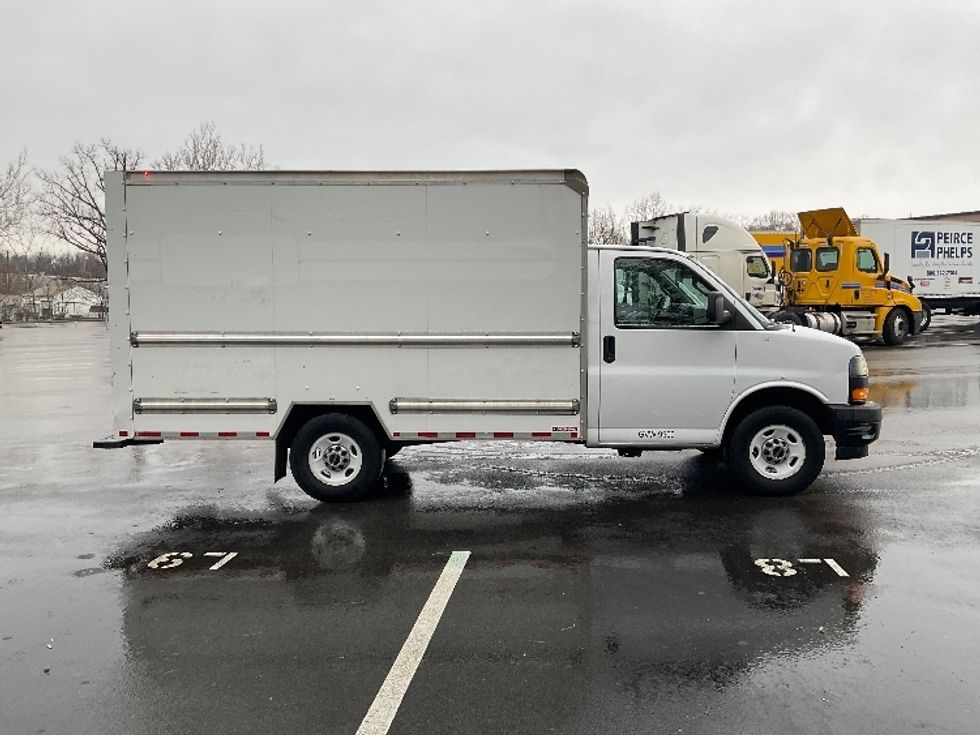 Light Duty Box Truck-Light and Medium Duty Trucks-GMC-2021-Savana G33503-King Of Prussia-PA-115,861\n\t\tmiles-$ 26,250 - Image 15