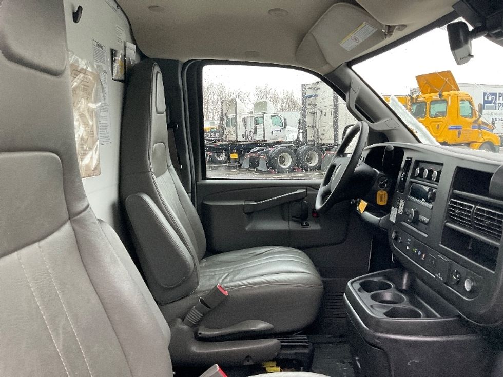 Light Duty Box Truck-Light and Medium Duty Trucks-GMC-2021-Savana G33503-King Of Prussia-PA-115,861\n\t\tmiles-$ 26,250 - Image 22