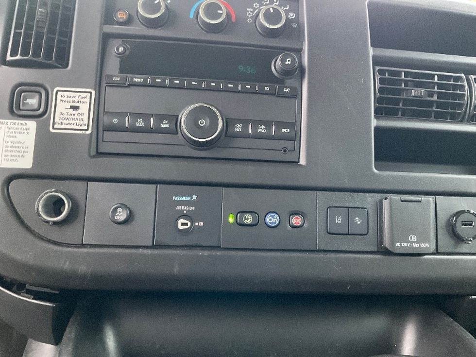 Light Duty Box Truck-Light and Medium Duty Trucks-GMC-2021-Savana G33503-King Of Prussia-PA-115,861\n\t\tmiles-$ 26,250 - Image 25