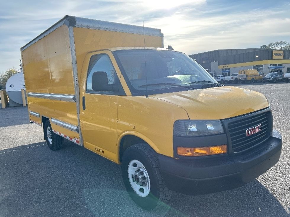 Light Duty Box Truck-Light and Medium Duty Trucks-GMC-2021-Savana G33503-Lafayette-LA-121,033\n\t\tmiles-$ 24,000 - Image 1