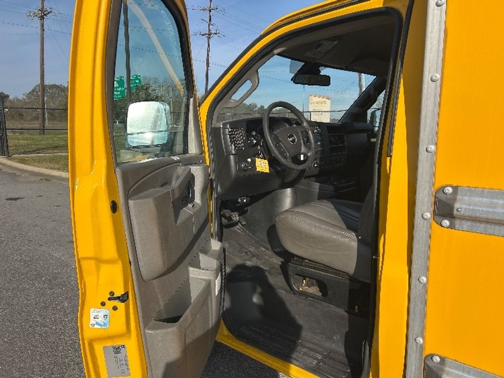 Light Duty Box Truck-Light and Medium Duty Trucks-GMC-2021-Savana G33503-Lafayette-LA-121,033\n\t\tmiles-$ 24,000 - Image 16