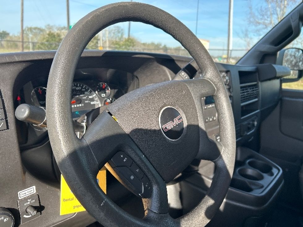 Light Duty Box Truck-Light and Medium Duty Trucks-GMC-2021-Savana G33503-Lafayette-LA-121,033\n\t\tmiles-$ 24,000 - Image 17