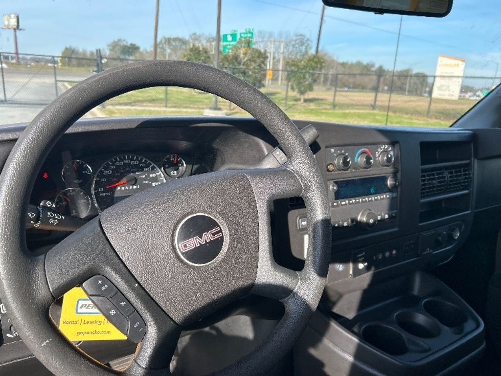 Light Duty Box Truck-Light and Medium Duty Trucks-GMC-2021-Savana G33503-Lafayette-LA-121,033\n\t\tmiles-$ 24,000 - Image 18