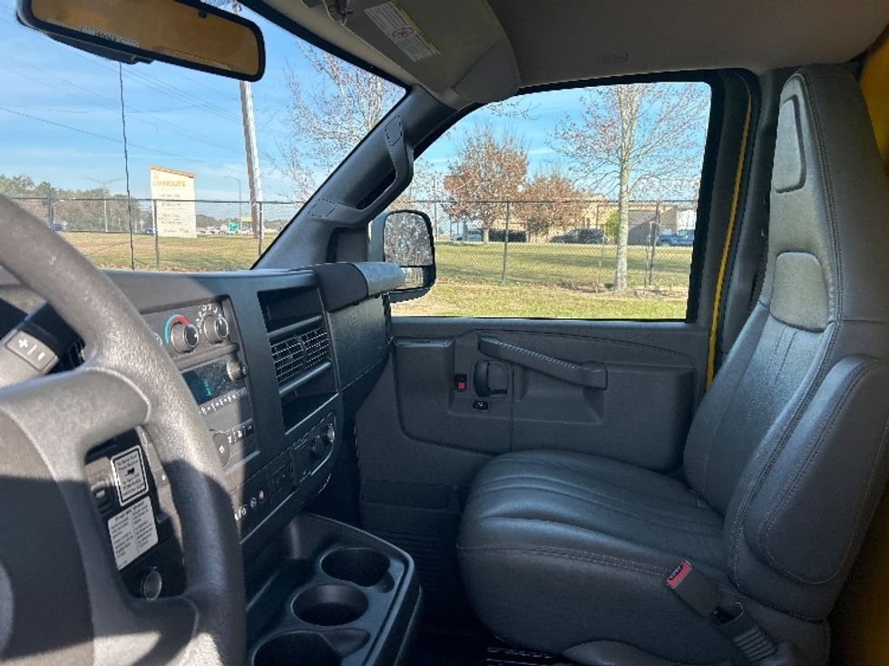 Light Duty Box Truck-Light and Medium Duty Trucks-GMC-2021-Savana G33503-Lafayette-LA-121,033\n\t\tmiles-$ 24,000 - Image 19