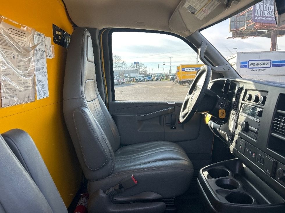 Light Duty Box Truck-Light and Medium Duty Trucks-GMC-2021-Savana G33503-Lafayette-LA-121,033\n\t\tmiles-$ 24,000 - Image 22