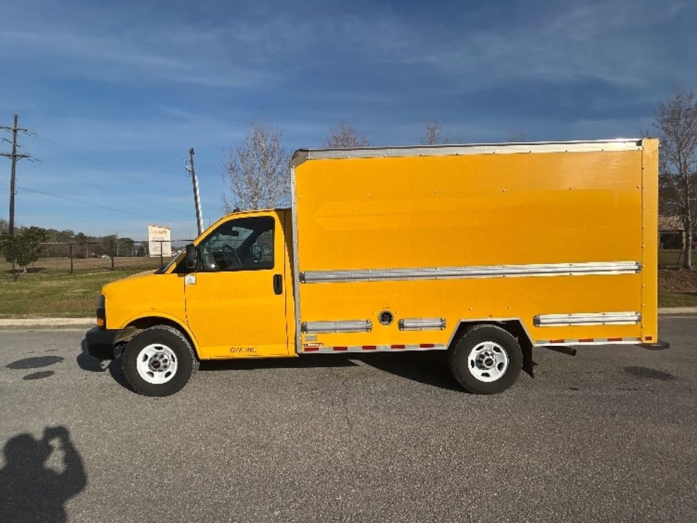 Light Duty Box Truck-Light and Medium Duty Trucks-GMC-2021-Savana G33503-Lafayette-LA-121,033\n\t\tmiles-$ 24,000 - Image 4
