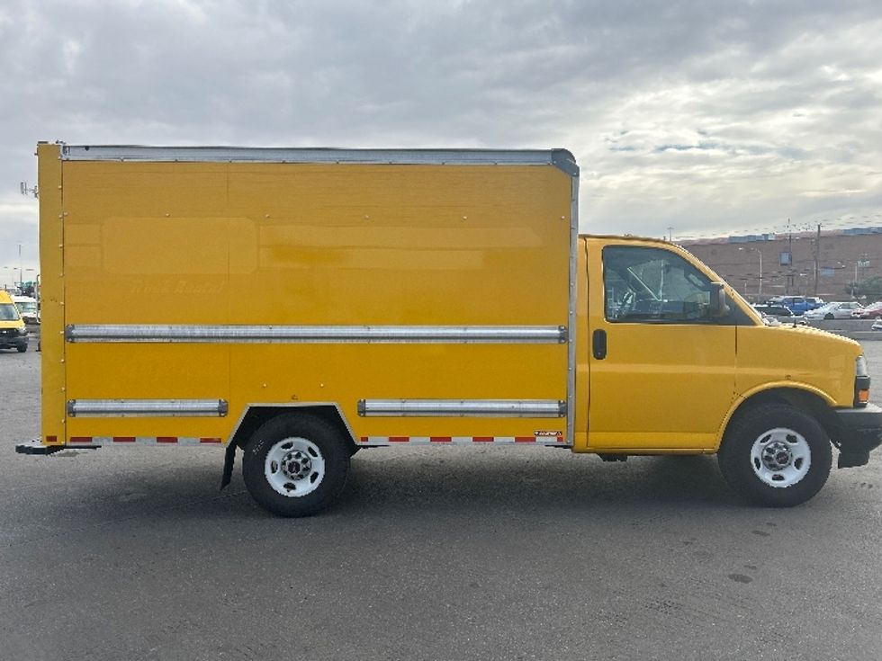 Light Duty Box Truck-Light and Medium Duty Trucks-GMC-2021-Savana G33503-Las Vegas-NV-103,455\n\t\tmiles-$ 27,500 - Image 14