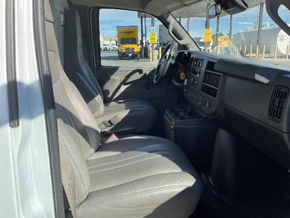 Light Duty Box Truck-Light and Medium Duty Trucks-GMC-2021-Savana G33503-Las Vegas-NV-112,283\n\t\tmiles-$ 29,000 - Image 22