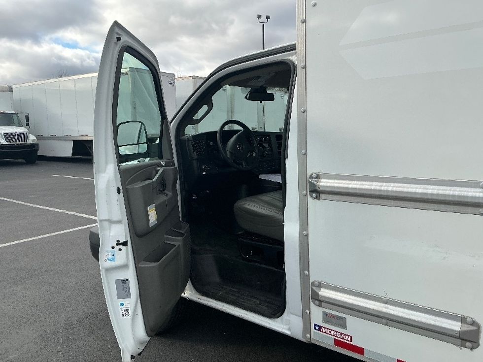 Light Duty Box Truck-Light and Medium Duty Trucks-GMC-2021-Savana G33503-Lexington-KY-75,366\n\t\tmiles-$ 30,750 - Image 15