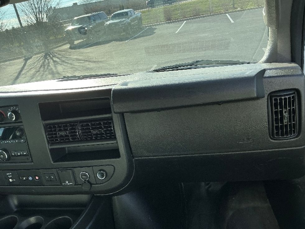 Light Duty Box Truck-Light and Medium Duty Trucks-GMC-2021-Savana G33503-Lexington-KY-75,366\n\t\tmiles-$ 30,750 - Image 20