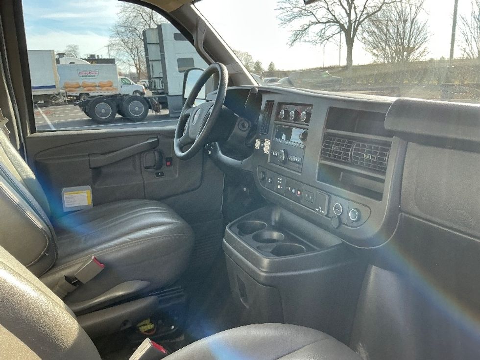 Light Duty Box Truck-Light and Medium Duty Trucks-GMC-2021-Savana G33503-Lexington-KY-75,366\n\t\tmiles-$ 30,750 - Image 21