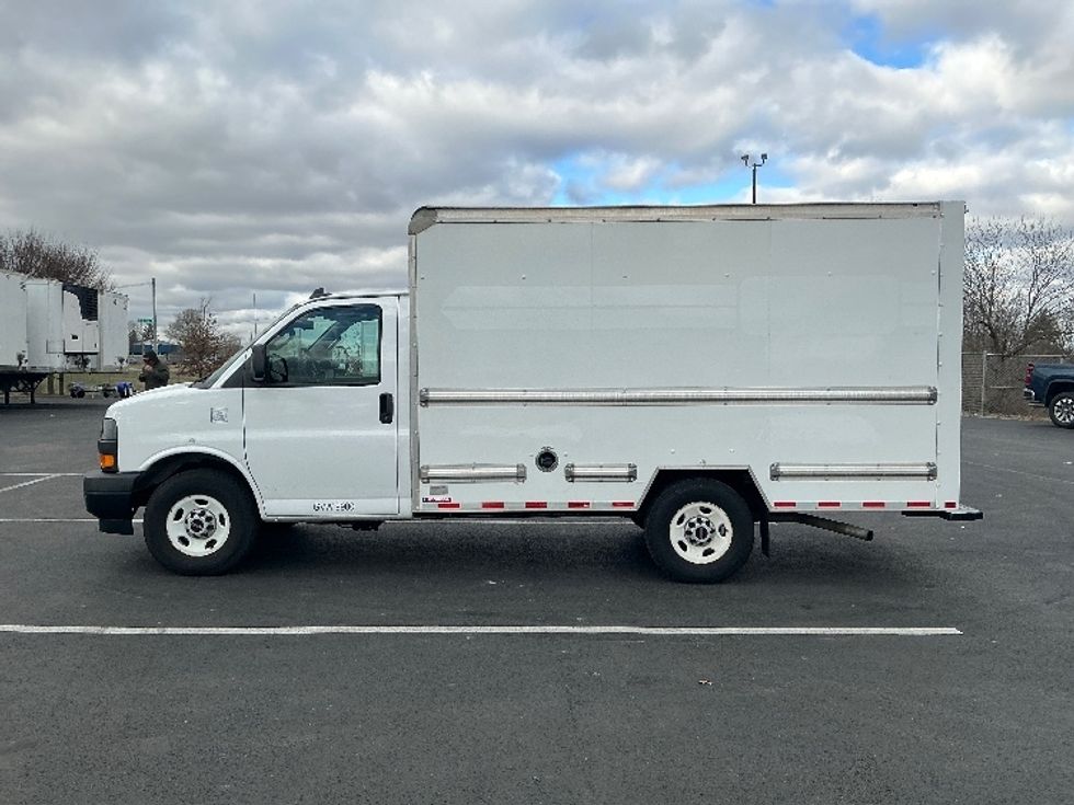 Light Duty Box Truck-Light and Medium Duty Trucks-GMC-2021-Savana G33503-Lexington-KY-75,366\n\t\tmiles-$ 30,750 - Image 4