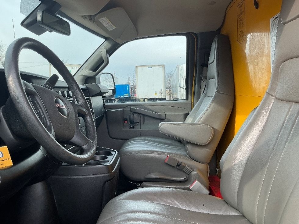 Light Duty Box Truck-Light and Medium Duty Trucks-GMC-2021-Savana G33503-Lexington-KY-99,579\n\t\tmiles-$ 25,750 - Image 18