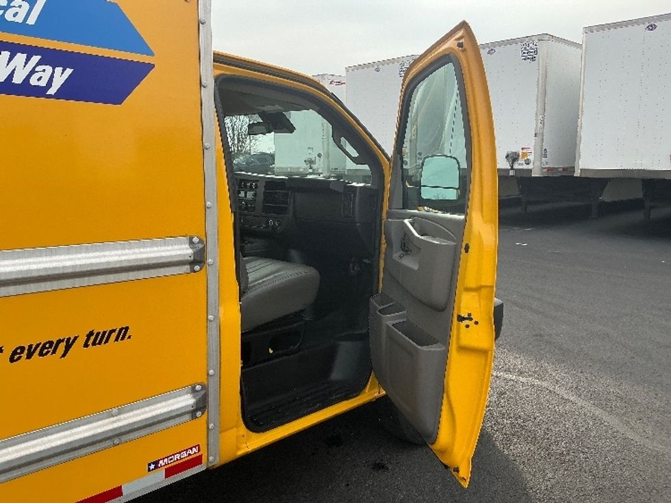 Light Duty Box Truck-Light and Medium Duty Trucks-GMC-2021-Savana G33503-Lexington-KY-99,579\n\t\tmiles-$ 25,750 - Image 19